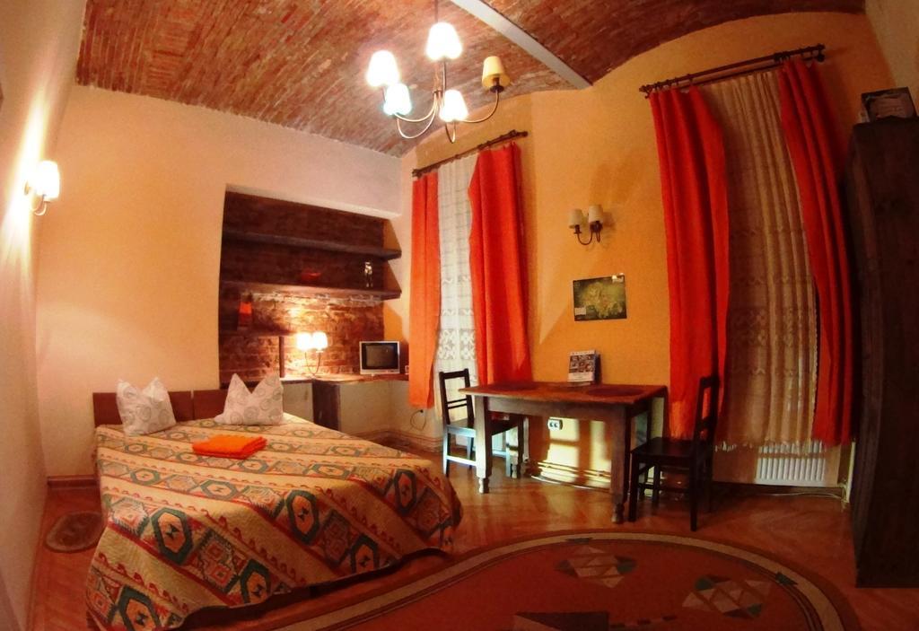 Brasov Apartment In Historic Center Стая снимка